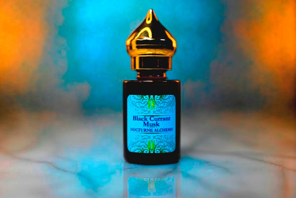 6ml amber cylindrical bottle with gold-toned domed lid and insert. Black Currant Musk.