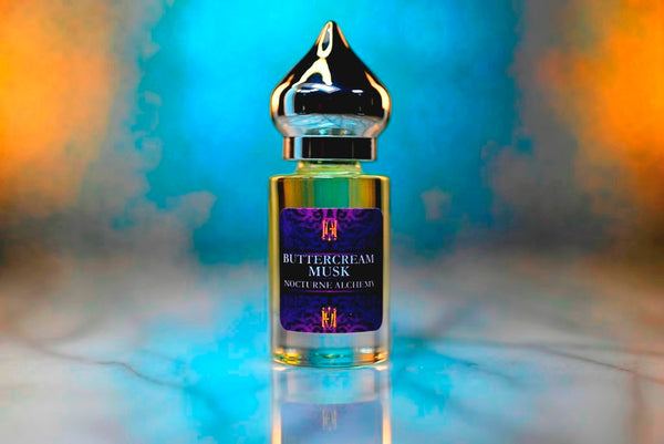 6ml clear cylindrical bottle with silver-toned domed lid and insert. Buttercream Musk.