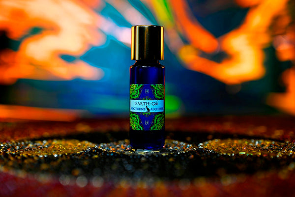 Earth Geb 5ml slender blue bottle with gold toned screw lid and insert dropper