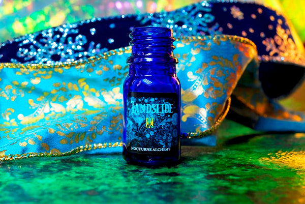 5ml traditional blue bottle, no insert/orifice with twist black phenolic lid