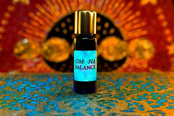 5ml Slender Blue Bottle with insert dropper and gold-toned screw lid.  