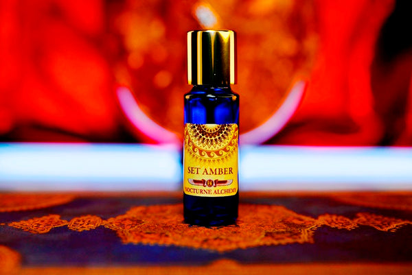 Set Amber 5ml slender blue bottle with insert dropper and gold-toned screw lid