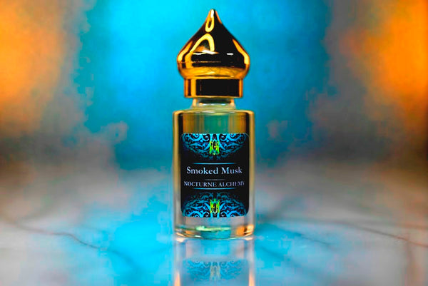 6ml clear cylindrical bottle with gold-toned domed lid and insert.  Smoked Musk