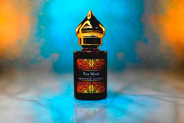 6ml amber cylindrical bottle with gold-toned domed lid and insert.  Tea Musk