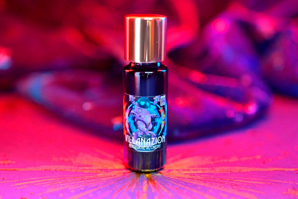 Slender blue 5ml has an insert dropper and a shiny gold-tone screw lid. 