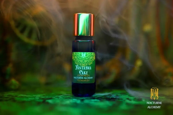 Fantasma Cake 5ml Slender Blue Bottle with insert dropper and gold-toned screw lid.