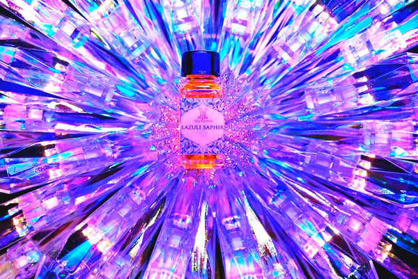 5ml square clear bottle with black screw lid (see photos). 1/6oz capacity. No insert/reducer/orifice only screw lid.