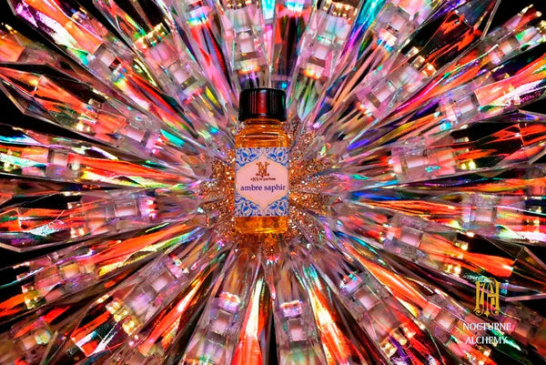 5ml square clear bottle with black screw lid (see photos). 1/6oz capacity. No insert/reducer/orifice only screw lid.