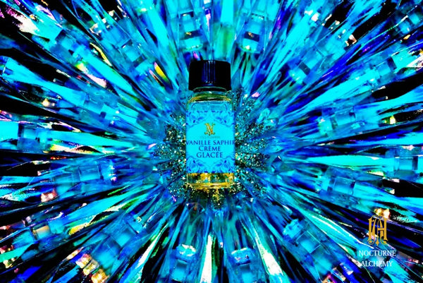 5ml square clear bottle with black screw lid (see photos). 1/6oz capacity. No insert/reducer/orifice only screw lid.