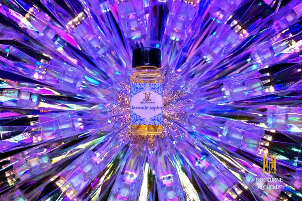 5ml square clear bottle with black screw lid (see photos). 1/6oz capacity. No insert/reducer/orifice only screw lid.