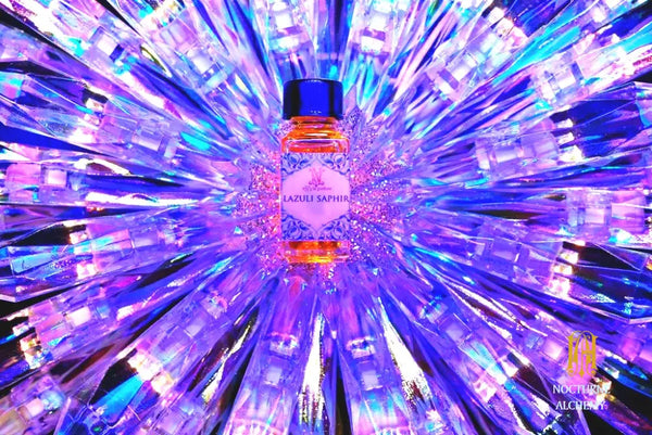 5ml square clear bottle with black screw lid (see photos). 1/6oz capacity. No insert/reducer/orifice only screw lid.