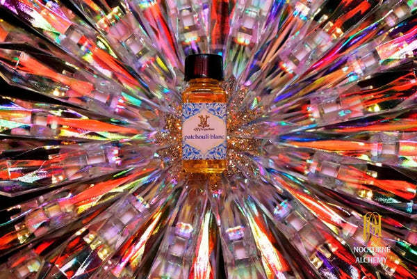 5ml square clear bottle with black screw lid (see photos). 1/6oz capacity. No insert/reducer/orifice only screw lid.