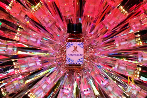 5ml square clear bottle with black screw lid (see photos). 1/6oz capacity. No insert/reducer/orifice only screw lid.