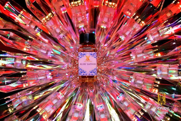 5ml square clear bottle with black screw lid (see photos). 1/6oz capacity. No insert/reducer/orifice only screw lid.