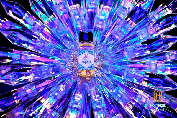 5ml square clear bottle with black screw lid (see photos). 1/6oz capacity. No insert/reducer/orifice only screw lid.