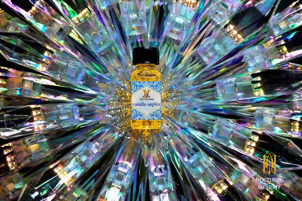 5ml square clear bottle with black screw lid (see photos). 1/6oz capacity. No insert/reducer/orifice only screw lid.