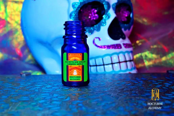 5ml cobalt bottle with phenolic lid (no insert)  