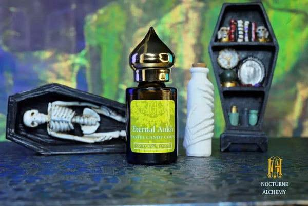 6ml amber cylindrical bottle with golden domed lid