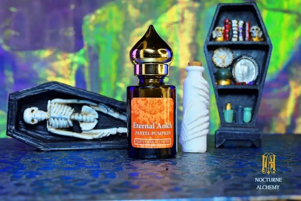 6ml amber cylindrical bottle with golden domed lid