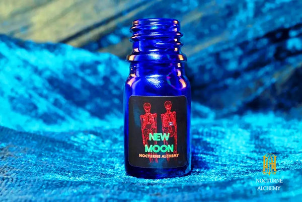 5ml cobalt bottle with phenolic lid (no insert)  