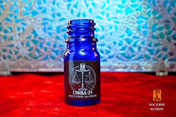 5ml cobalt bottle with phenolic lid (no insert)  