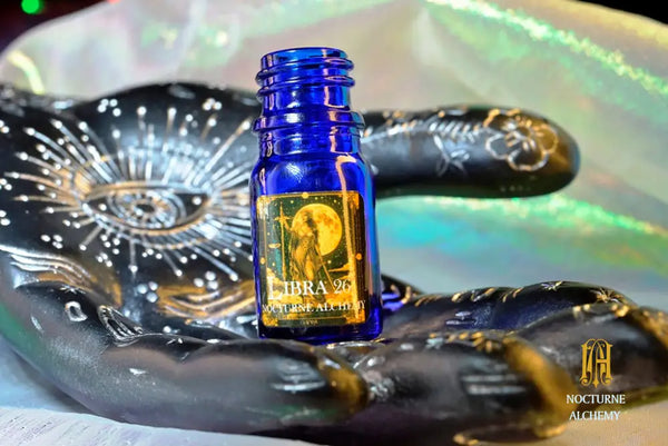 5ml traditional blue bottle with no insert/dropper, and twist black lid
