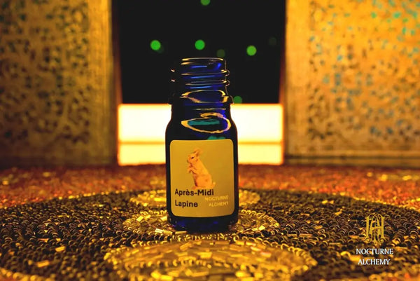 5ml traditional cobalt blue bottle with no insert/orifice and twist phenolic lid