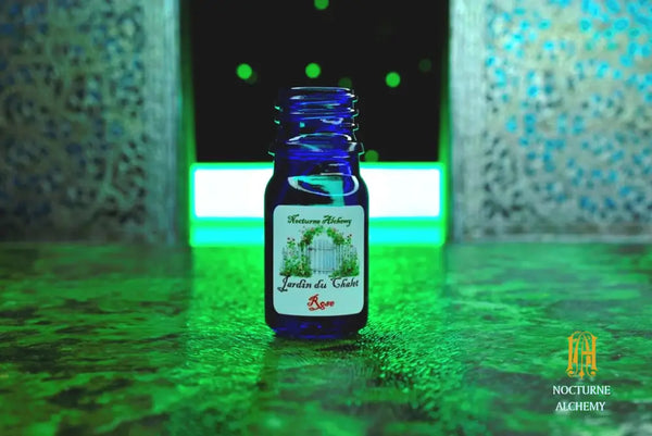 5ml traditional cobalt blue bottle with no insert/orifice and twist phenolic lid