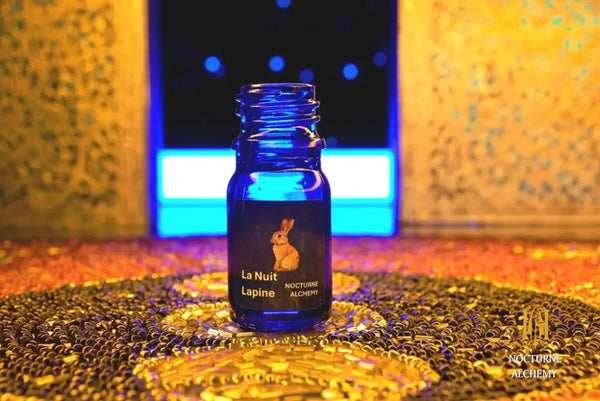 5ml traditional cobalt blue bottle with no insert/orifice and twist phenolic lid