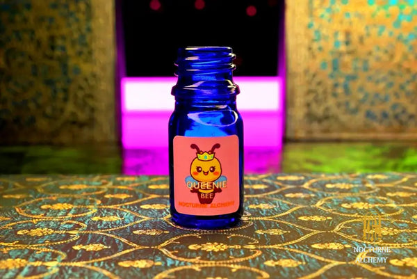 5ml traditional cobalt blue bottle with no insert/orifice and twist phenolic lid