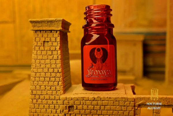 5ml hand-painted Red bottle with no insert/orifice and twist phenolic lid