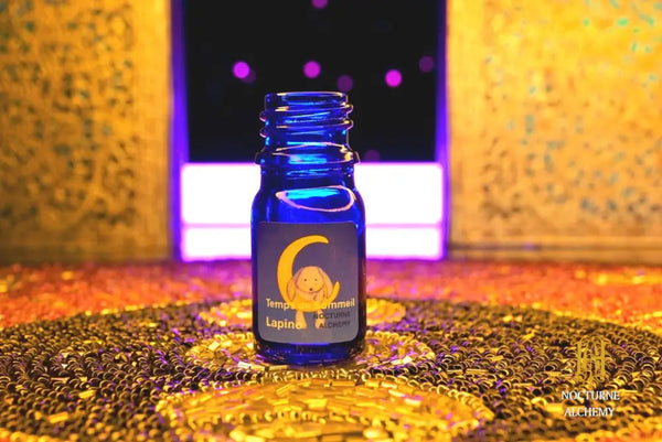 5ml traditional cobalt blue bottle with no insert/orifice and twist phenolic lid