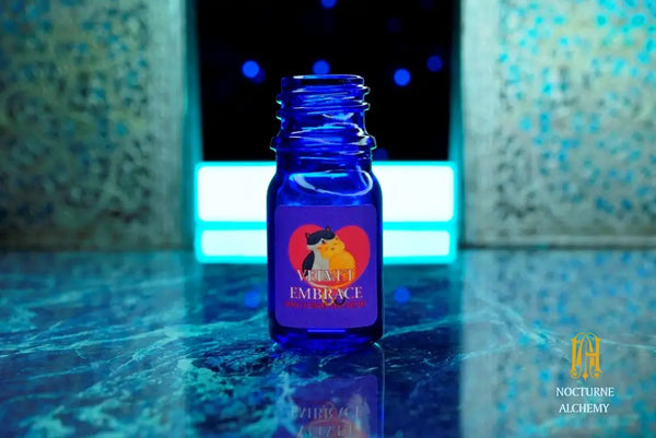 5ml traditional cobalt blue bottle with no insert/orifice and twist phenolic lid