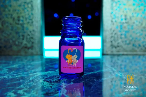 5ml traditional cobalt blue bottle with no insert/orifice and twist phenolic lid