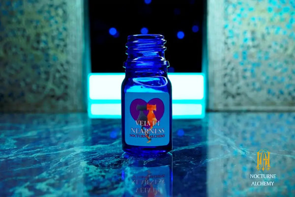 5ml traditional cobalt blue bottle with no insert/orifice and twist phenolic lid