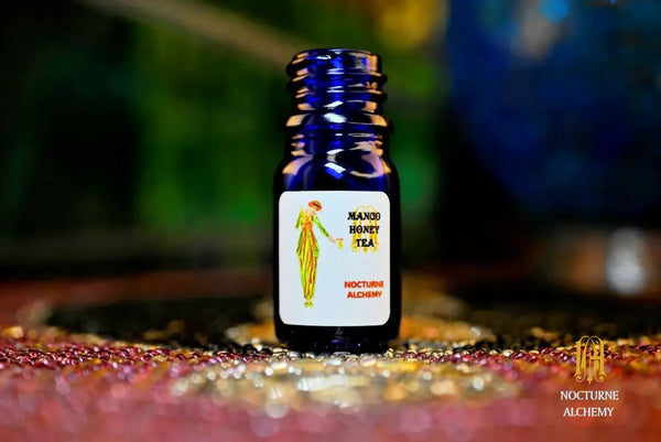 5ml traditional cobalt blue bottle with no insert/orifice and twist phenolic lid - Mango Honey Tea