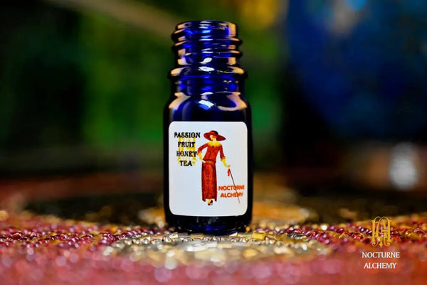 5ml traditional cobalt blue bottle with no insert/orifice and twist phenolic lid - Passion Fruit Honey Tea