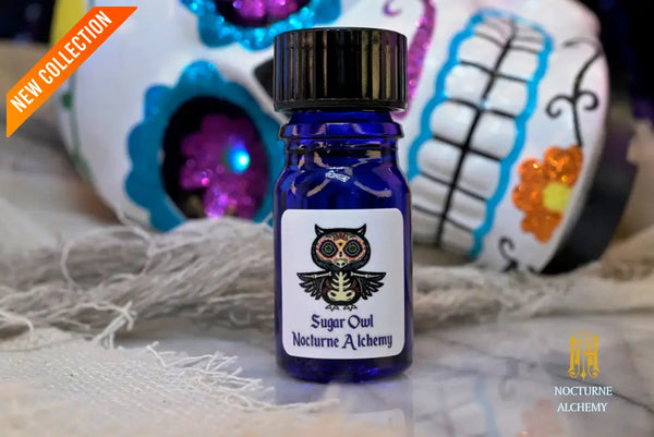 5ml tradition blue cobalt with no insert/reducer and a black twist lid.