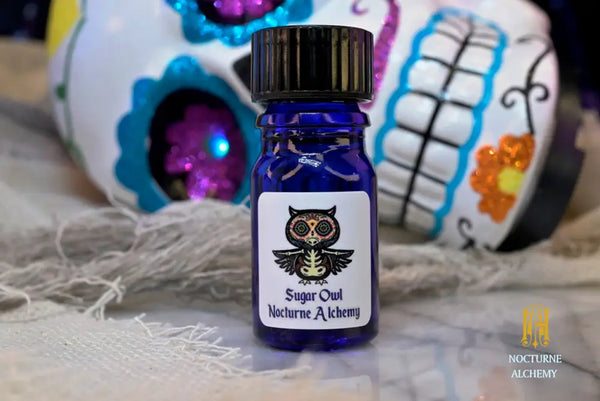 5ml tradition blue cobalt with no insert/reducer and a black twist lid.
