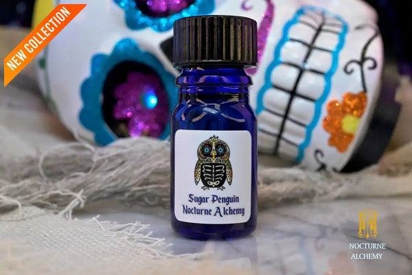 5ml tradition blue cobalt with no insert/reducer and a black twist lid.