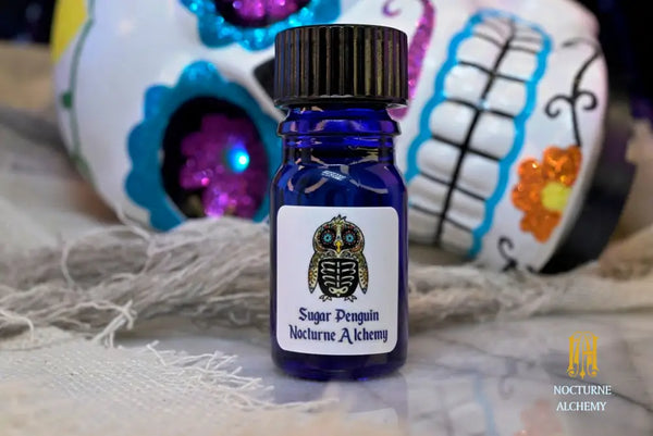 5ml tradition blue cobalt with no insert/reducer and a black twist lid.