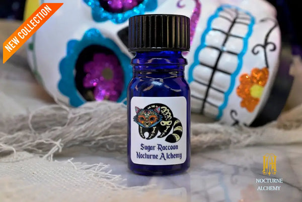 5ml tradition blue cobalt with no insert/reducer and a black twist lid.