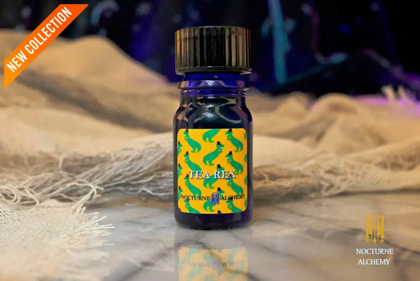 5ml tradition blue cobalt with no insert/reducer and a black twist lid.