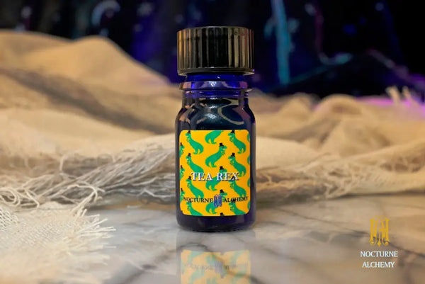 5ml tradition blue cobalt with no insert/reducer and a black twist lid.