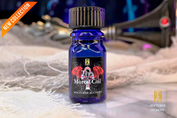 5ml tradition blue cobalt with no insert/reducer and a black twist lid.