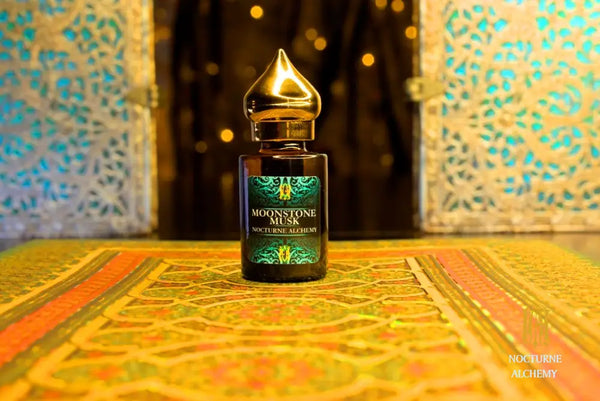 6ml amber cylindrical bottle with flat insert/dropper and golden domed twist lid.