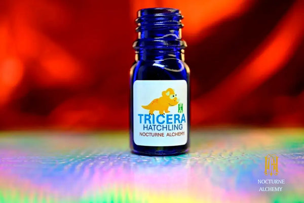 Tricera Hatchling - 5ml cobalt blue bottle no insert, phenolic screw lid. 