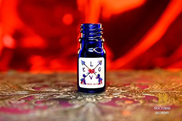 V25 - 5ml cobalt blue bottle no insert, phenolic screw lid. 