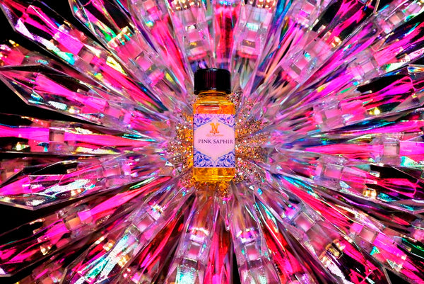 5ml square clear bottle with black screw lid (see photos). 1/6oz capacity. No insert/reducer/orifice only screw lid.