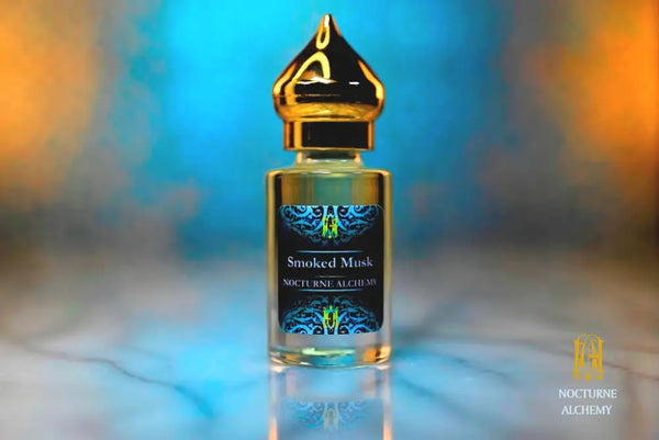 6ml clear cylindrical bottle with gold-toned domed lid and insert.  Smoked Musk